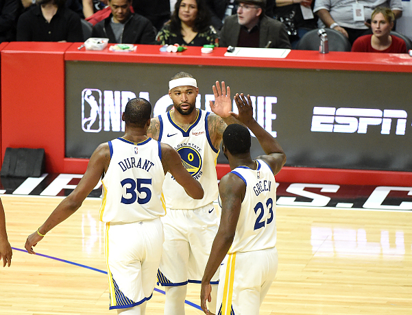 赛地聚焦——意大利杯加时末段热度飙升,法兰克福远射贴柱,球迷炸锅,心理建设被强调(足球2场平之后) 赛地聚焦——意大利杯加时末段热度飙升,法兰克福远射贴柱,球迷炸锅,心理建设被强调(足球2场平之后)